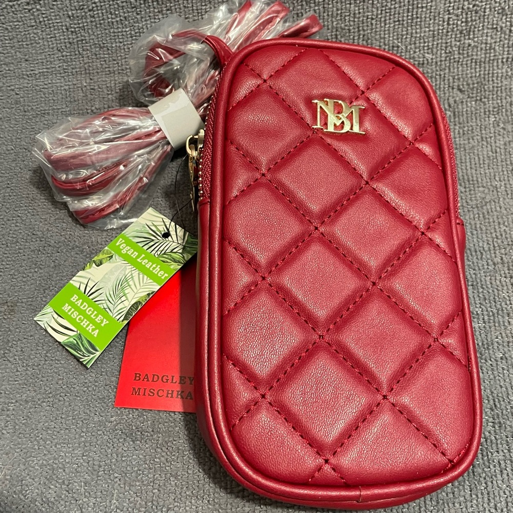 NWT Studio Badgley Mischa Red Diamond Quilted Oval Crossbody Phone Bag/Purse